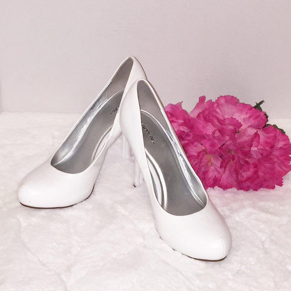 White Classic Pumps SIZE 8